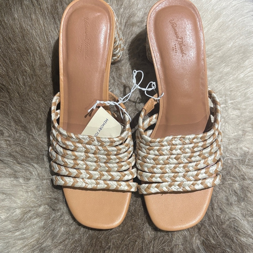 ❤️Universal Thread Tan Braided Mules